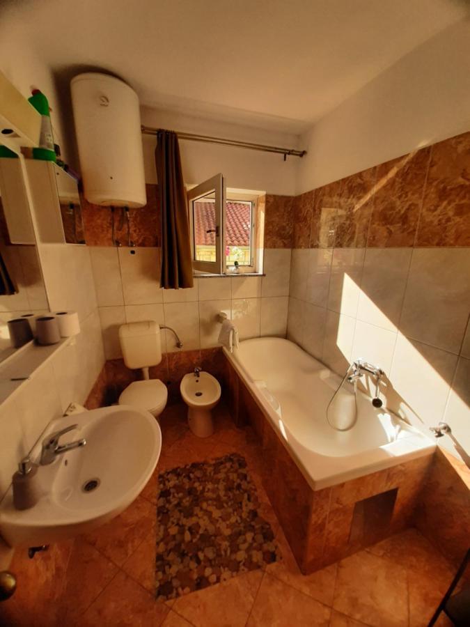 Apartma Lemongarden *